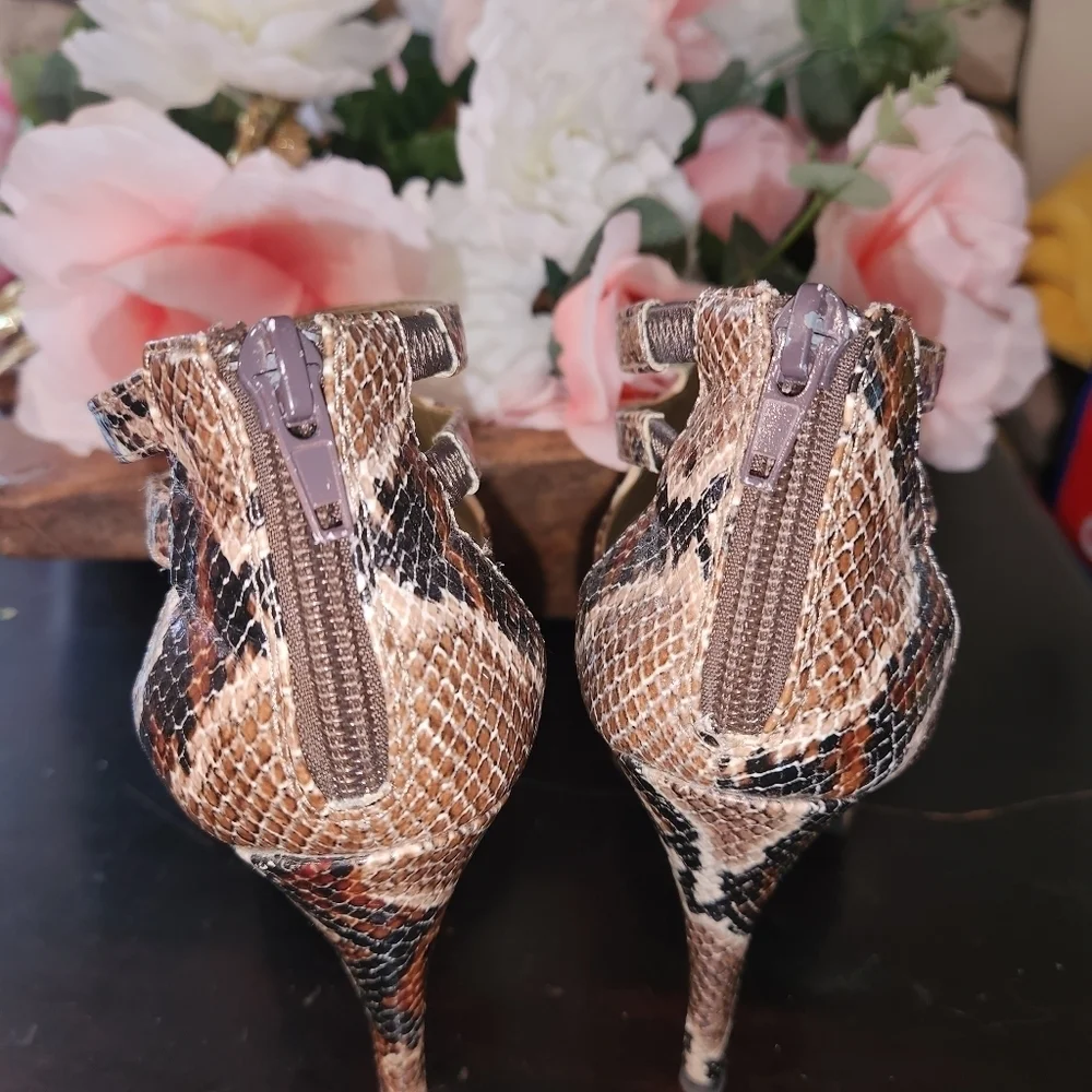 Cathy Jean size 6 Heels